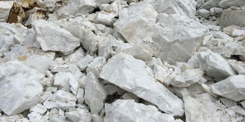 High whiteness and high purity calcite mine